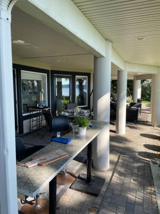 Saanichton Waterfront 2Br Suite With Superb Views Екстер'єр фото