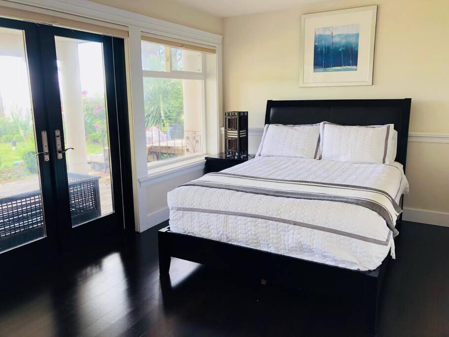Saanichton Waterfront 2Br Suite With Superb Views Екстер'єр фото