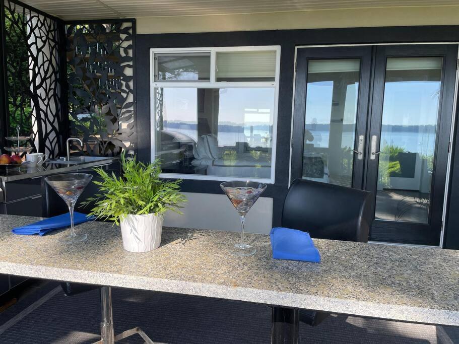 Saanichton Waterfront 2Br Suite With Superb Views Екстер'єр фото